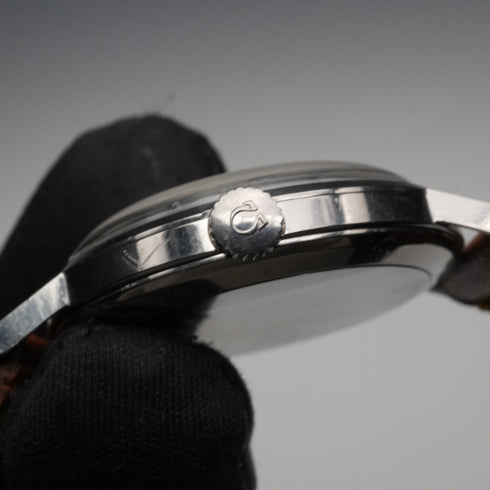 Circa 1962 OMEGA Men's Mechanical Watch Ref. 121.002-62 Cal. 269 Black Dial, Good Working Condition