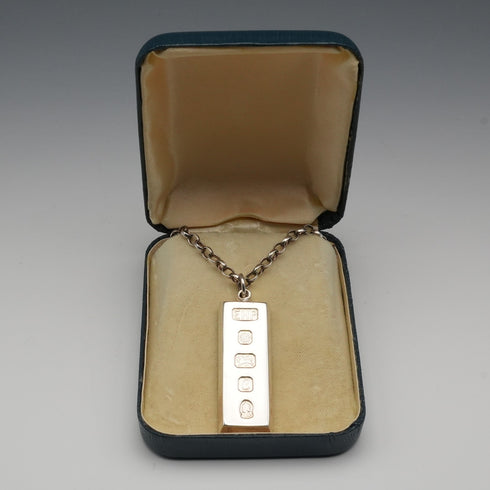 1977年 英国ヴィンテージ 純銀製 ジュビリーインゴットペンダント 純銀チェーン付 計42.3g ケース付