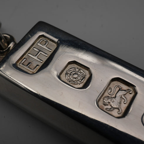 1977年 英国ヴィンテージ 純銀製 ジュビリーインゴットペンダント 純銀チェーン付 計42.3g ケース付