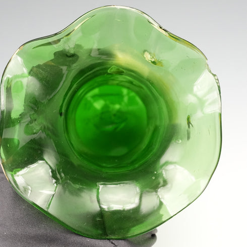 英国ヴィンテージ ヴィクトリアンスタイル エナメル装飾グリーンガラス 花瓶