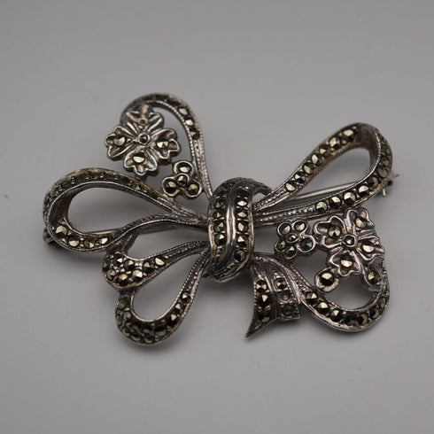 Vintage Sterling Silver Marcasite Ribbon Design Brooch 10.5g
