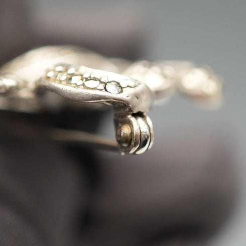 Vintage Sterling Silver Marcasite Ribbon Design Brooch 10.5g