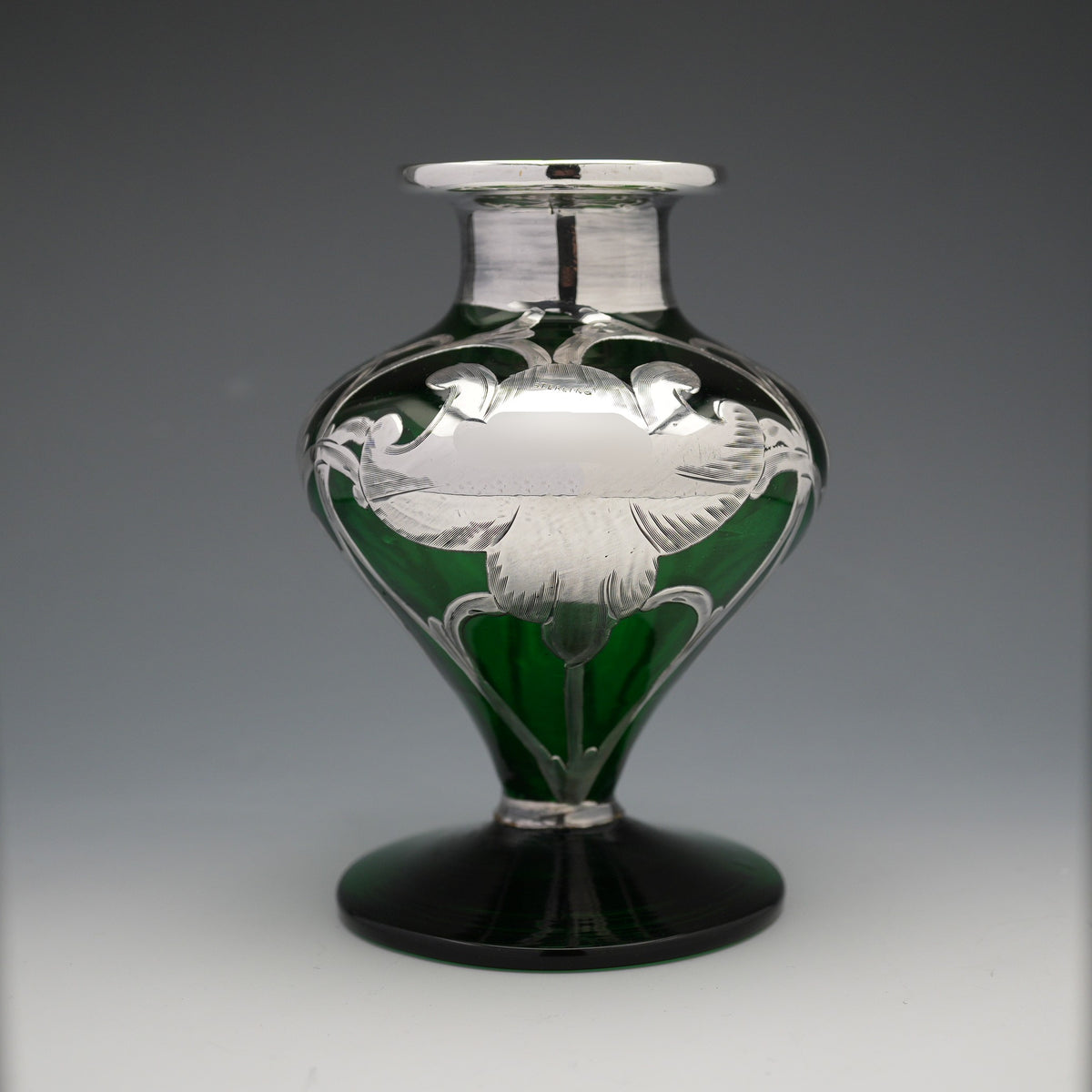 シルバーオーバーレイ　色ガラス　花瓶 アールヌーボー　フラワーベース　花器　2点 アンティーク アール・ヌーヴォー シルバーオーバーレイ グリーン