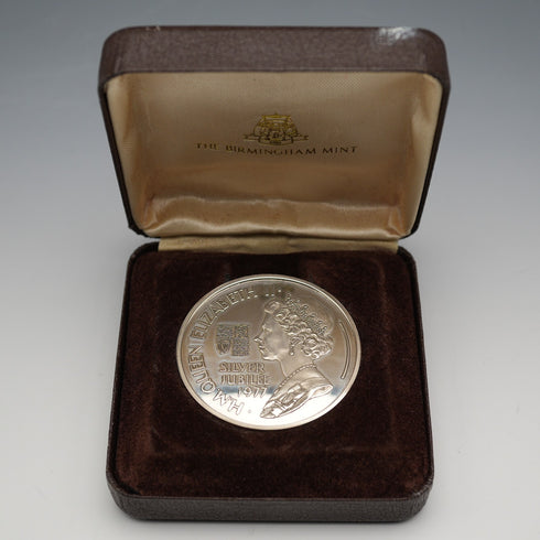 1977年 英国エリザベス2世女王 戴冠25周年 記念銀貨 45g Birmingham Mint ケース付