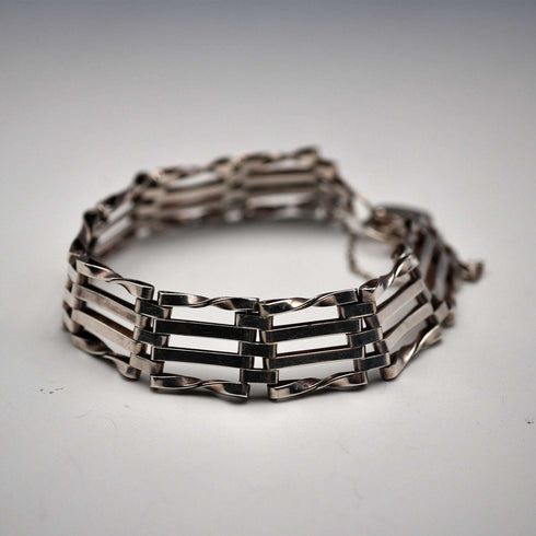 English Vintage Sterling Silver Bargate Style Bracelet 13g