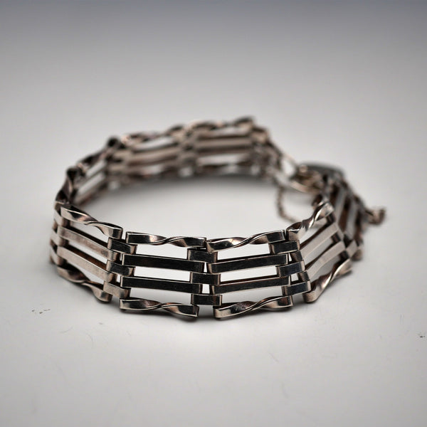 English Vintage Sterling Silver Bargate Style Bracelet 13g