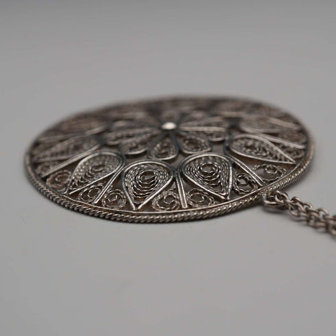 Vintage Sterling Silver Filigree Pendant with Sterling Silver Necklace, total 12.1g