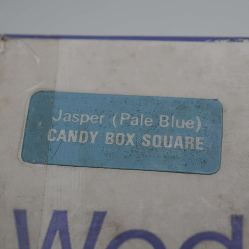 英國 Wedgwood Jasperware 製 J.Wedgwood 誕辰 250 週年淡藍色方形附蓋盒,附原廠盒裝