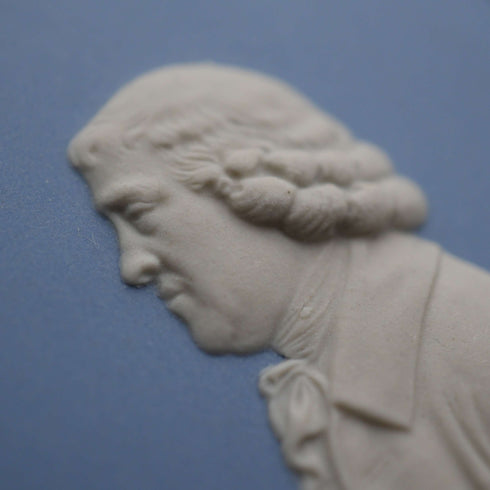英國 Wedgwood Jasperware 製 J.Wedgwood 誕辰 250 週年淡藍色方形附蓋盒,附原廠盒裝