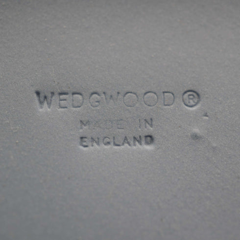 英國 Wedgwood Jasperware 製 J.Wedgwood 誕辰 250 週年淡藍色方形附蓋盒,附原廠盒裝