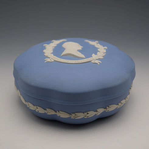 1972年 英國 Wedgwood 浮雕玉石製 愛丁堡公爵 有蓋盒 淡藍色