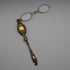 Gafas plegables portátiles de plata esterlina con baño de oro (vermeil) y decoración detallada, estilo lorgnette, antigüedad estadounidense