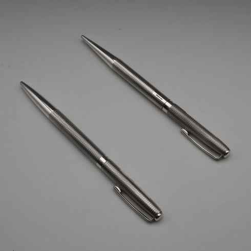 1986, Reino Unido, bolígrafo y portaminas de plata esterlina Yard-O-Led, con estuche.