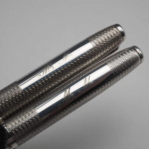 1986, Reino Unido, bolígrafo y portaminas de plata esterlina Yard-O-Led, con estuche.