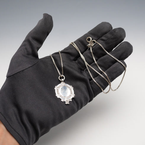 Medalla colgante de plata de ley vintage británica de 1934, 11 g en total, con cadena de plata de ley, Robert Pringle