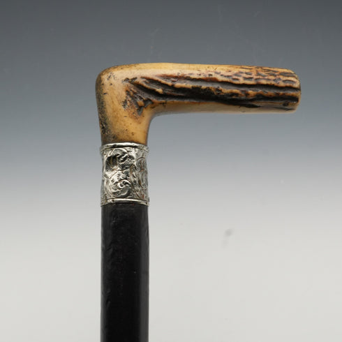 Bastón antiguo inglés de alrededor de 1900, mango de cornamenta con decoración de plata de ley, eje negro, 81 cm