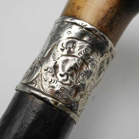 Bastón antiguo inglés de alrededor de 1900, mango de cornamenta con decoración de plata de ley, eje negro, 81 cm