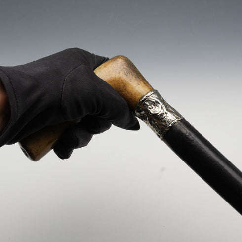 Bastón antiguo inglés de alrededor de 1900, mango de cornamenta con decoración de plata de ley, eje negro, 81 cm