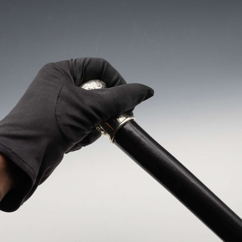 Bastón antiguo británico de 1922 con eje negro y mango de rondel de plata esterlina, 91 cm