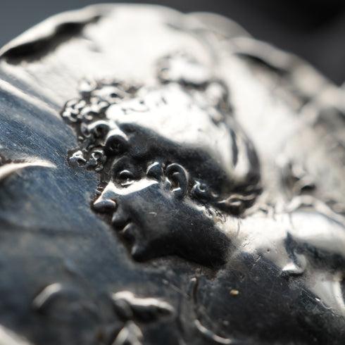 Broche de plata de ley de 1902, estilo Art Nouveau, relieve de mujer, James Deakin & Sons, antigüedad británica.