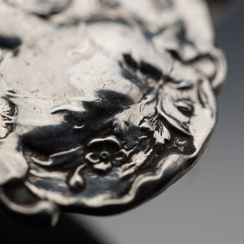 Broche de plata de ley de 1902, estilo Art Nouveau, relieve de mujer, James Deakin & Sons, antigüedad británica.