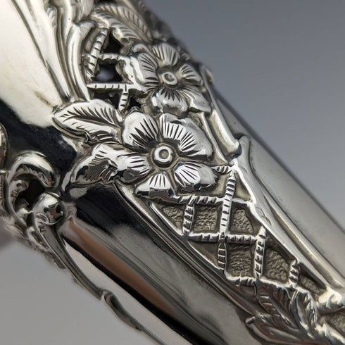 1903年 英国アンティーク 純銀製 花瓶ペア ピアス装飾 計214g インナーなし