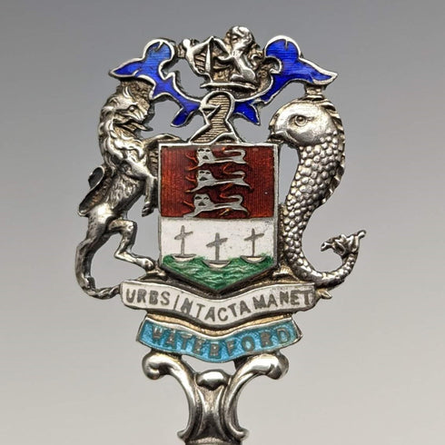 Cuchara de recuerdo de plata de ley con decoración de esmalte, vintage británica de 1938