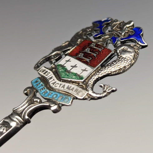 Cuchara de recuerdo de plata de ley con decoración de esmalte, vintage británica de 1938