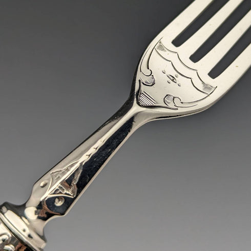 Around 1880 British Antique White Pearl Shell Handle Pure Silver Blade Cutlery 5 Pairs Martin Hall