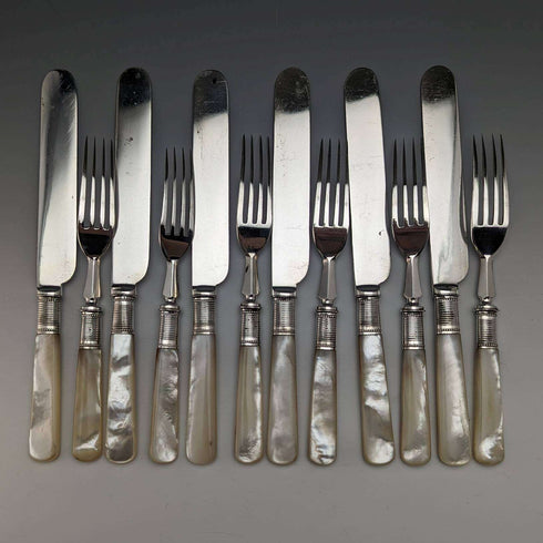 英國古董白色蝴蝶殼手柄甜品餐具 6 對布盒套裝