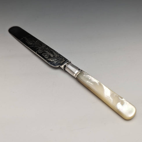 英国アンティーク 白蝶貝ハンドル デザートカトラリー 6ペアセット 布ケース入