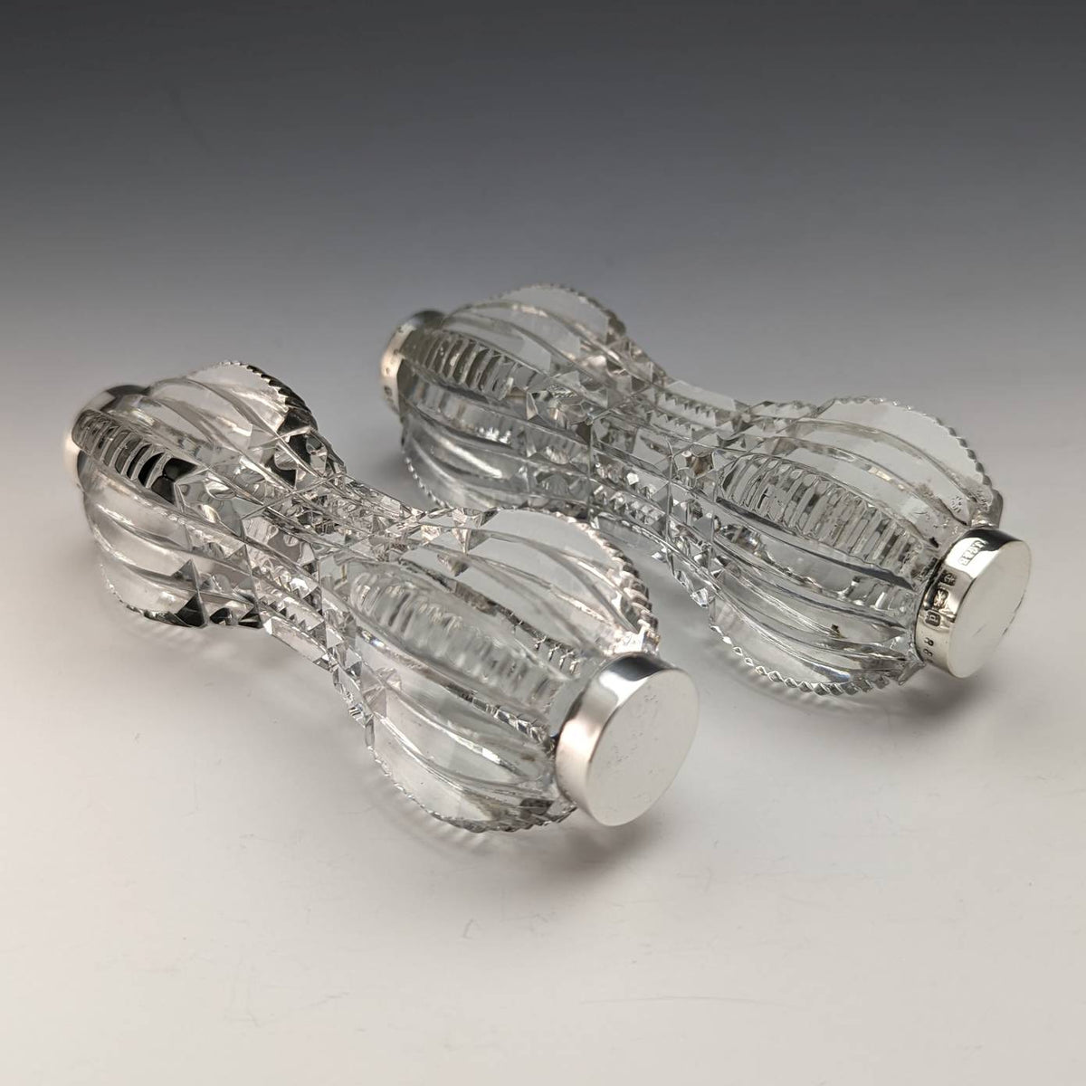 1903年 英国アンティーク カットガラス製 ナイフレストペア 純銀装飾 J 