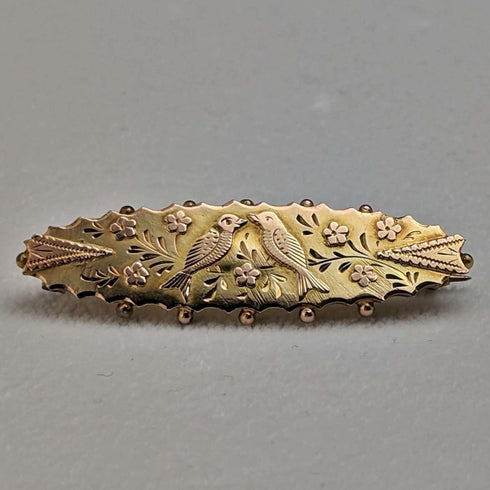 Around 1875 British antique 9ct gold small bird decoration pin brooch in case