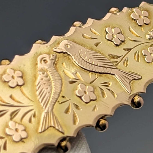 Around 1875 British antique 9ct gold small bird decoration pin brooch in case
