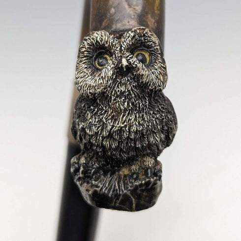 Around 1900 British antique gentleman's walking stick with owl decoration, curved horn handle 90cm