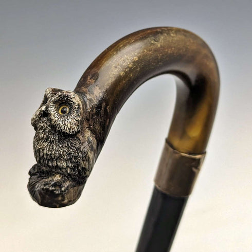 Around 1900 British antique gentleman's walking stick with owl decoration, curved horn handle 90cm