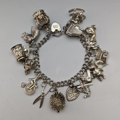 1976年 英国ヴィンテージ 純銀製 チャームブレスレット 67g