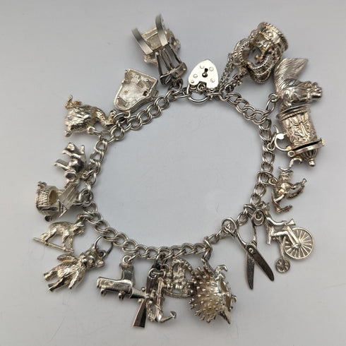 1976年 英国ヴィンテージ 純銀製 チャームブレスレット 67g