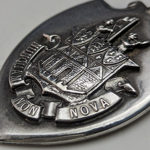 1928 年英國復古純銀盾牌鑰匙扣,裝在 Fattorini & Sons 盒中