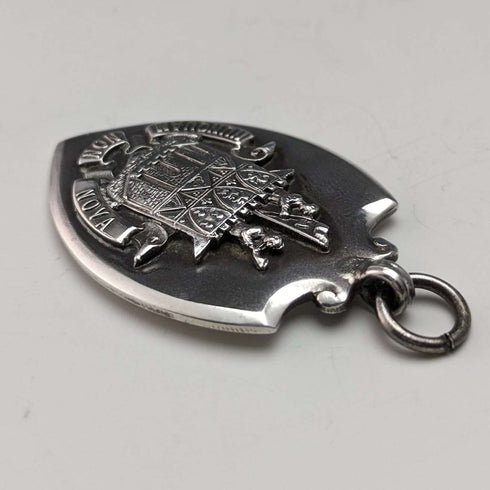 1928年 英国ヴィンテージ 純銀製シールド型フォブ Fattorini & Sons ケース入
