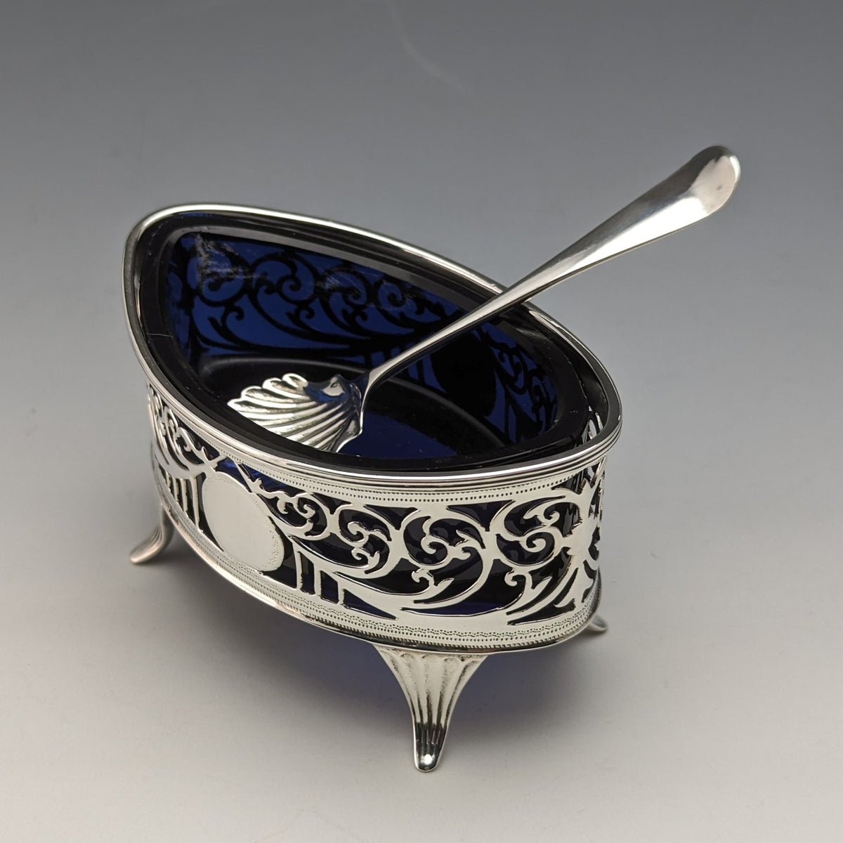 1906 年英國古董純銀和藍草鹽盤和勺子Josiah Williams – SILVER-LUG