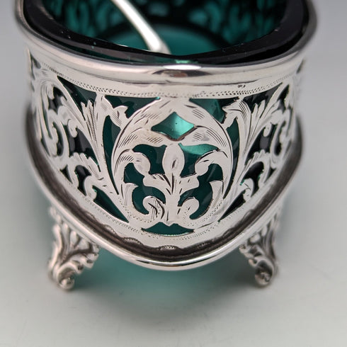 1904 年英國古董純銀和綠色玻璃鹽盤和勺子 William Hair Haseler