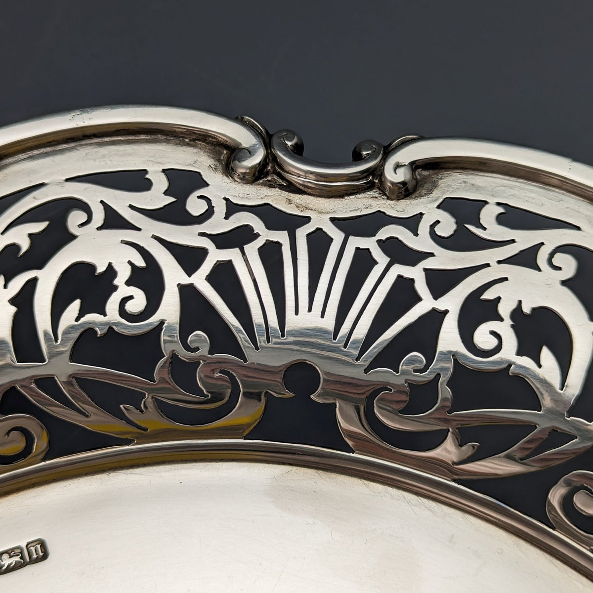 1905年 英国アンティーク 純銀製 ピアス装飾サルヴァ 直径26cm 484g