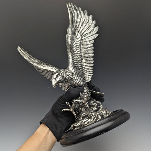 復古銀色鷹雕像木底座