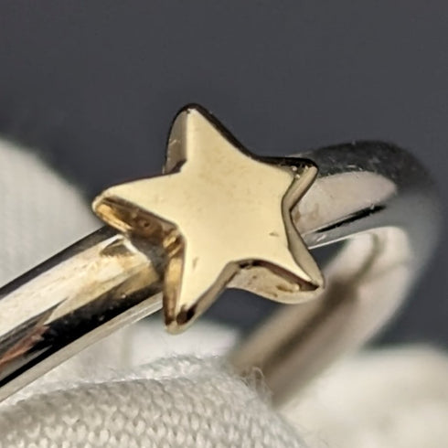 British Jewelry 9ct Gold Star Sterling Silver Ring Ring ALM