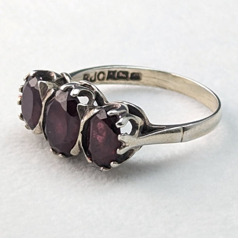 1977 British Vintage Jewelry 3 Garnet Sterling Silver Ring Ring