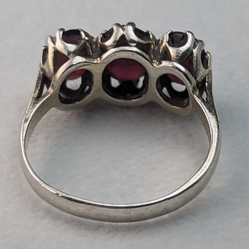 1977 British Vintage Jewelry 3 Garnet Sterling Silver Ring Ring