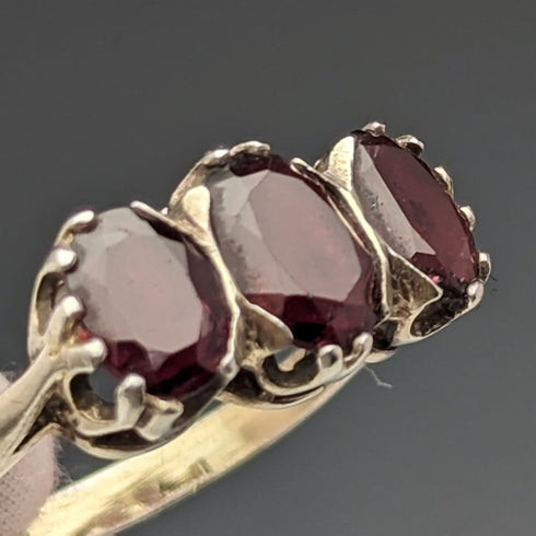 1977 British Vintage Jewelry 3 Garnet Sterling Silver Ring Ring
