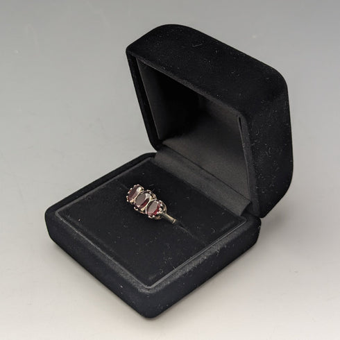 1977 British Vintage Jewelry 3 Garnet Sterling Silver Ring Ring