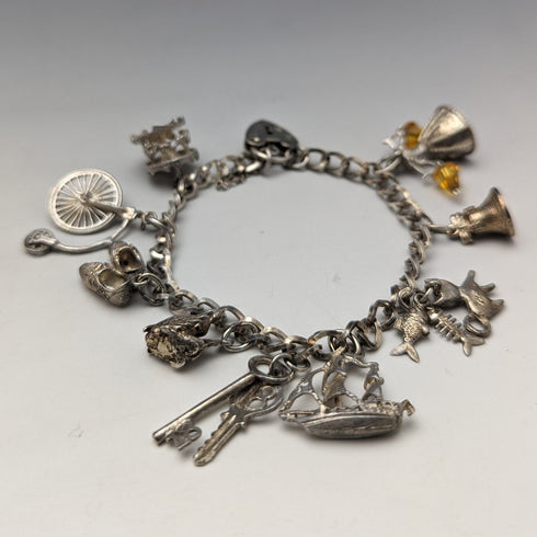 1979年 英国ヴィンテージ 純銀製 チャームブレスレット 34g